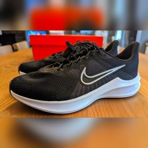 Boys Nike Downshifted 11 size 6 (4E Wide)